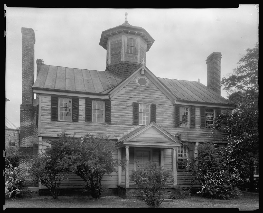 The Cupola House is shown as it appeared in 1936, prior to extensive renovations. Photo: Library of Congress