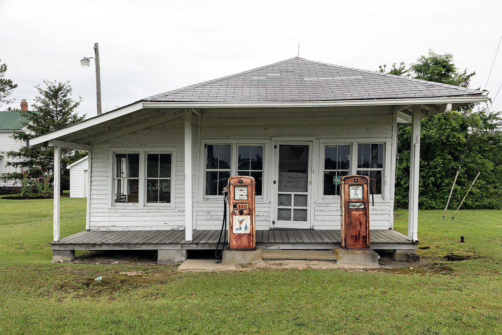 A onetime roadside gas station in Grandy. Source: Library of Congress