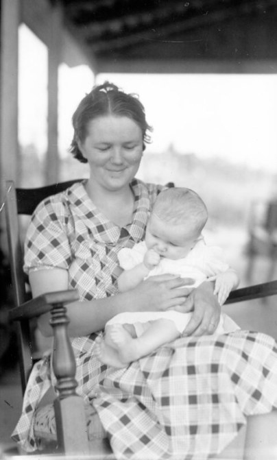 Mother and child, probably members of the Taylor family, Sea Level, between 1935-40. Photo: Charles A. Farrell, courtesy, State Archives of North Carolina 