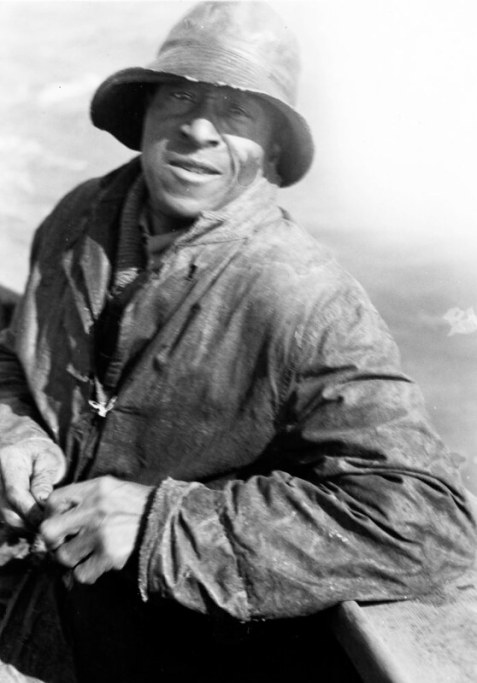 Shad fisherman, Wanchese, 1935-39. Photo: Charles A. Farrell, courtesy, State Archives of North Carolina 