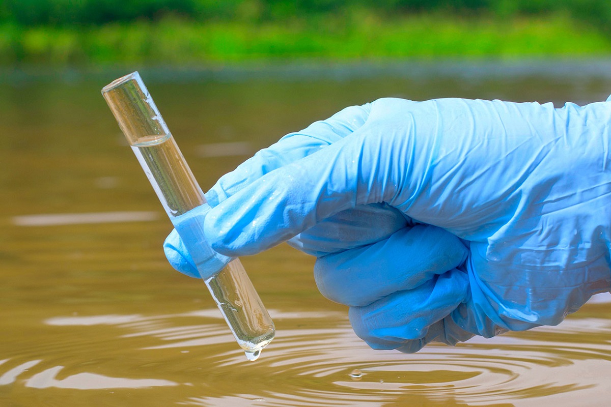 A water sample for testing. Photo: NIEHS  