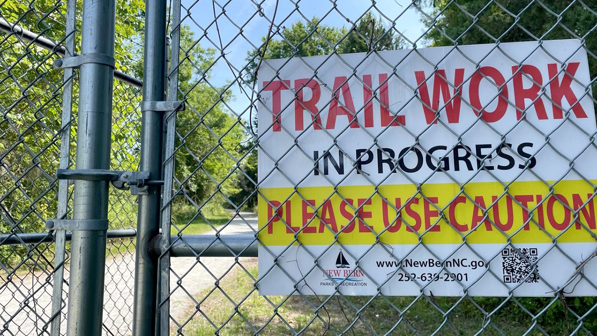 A sign advises caution at the entrance to Martin Marietta Park in New Bern. Photo: Jenna Seagle