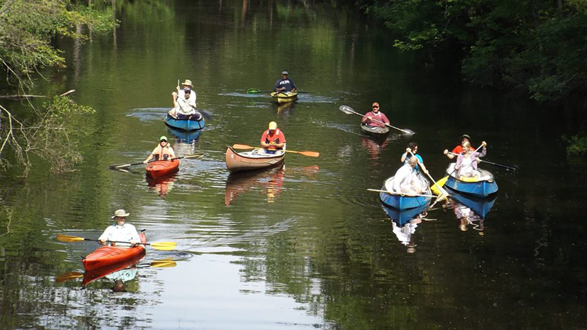 A group kayaks on the Cashie River. Photo: Roanoke/Cashie River Center