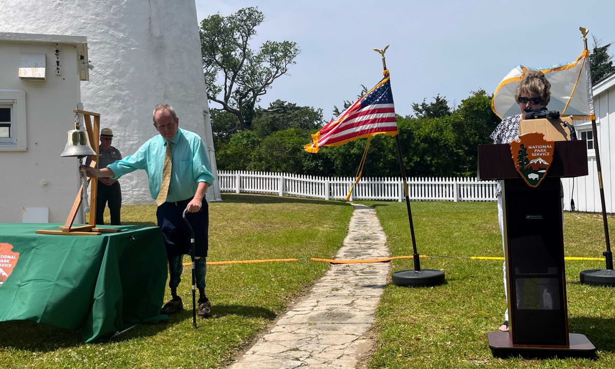 John Simpson tolls the bell on behalf of the memory of the lighthouse keepers, names read by Trudy Austin. Photo: C. Leinbach