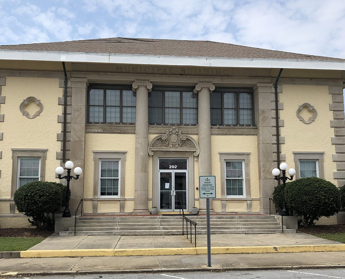 The Morehead City Municipal Building at 202 S. Eighth St. Photo: Eric Medlin