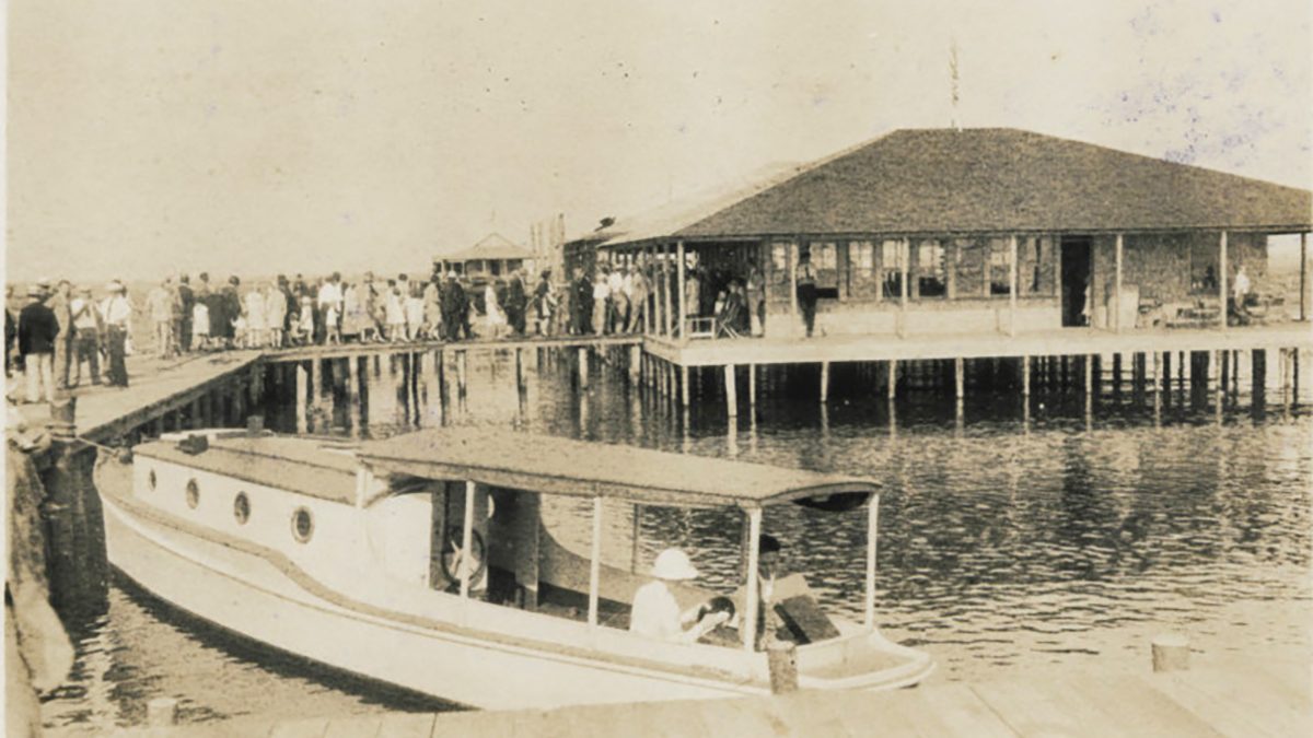 Guests arrive at the Virginia Dare Shores Pavilion in the 1920s. Photo likely by Frank Stick and courtesy of the Maud Hayes Stick Collection at the Outer Banks History Center/North Carolina State Archives