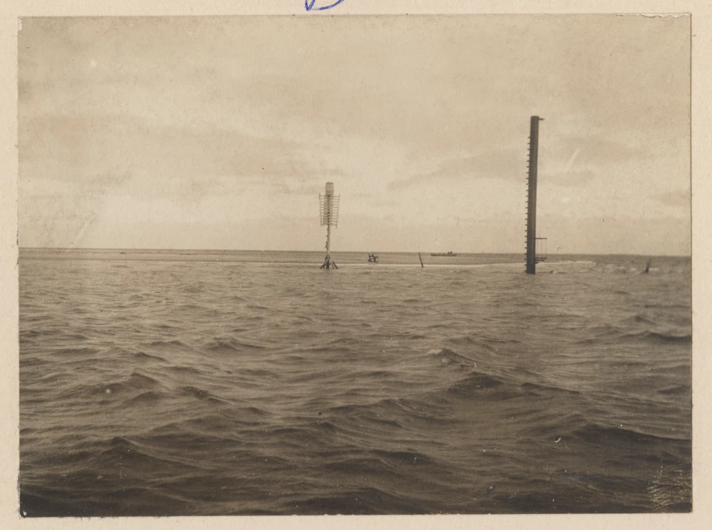 In June 1900, crews from the USLS’s predecessor agency, the U.S. Lighthouse Board (USLB), placed this lens lantern at Wreck Point to help guide vessels seeking a lee inside Cape Lookout. Source: Records of the U.S. Coast Guard (RG 26), National Archives- College Park (#45694925)
