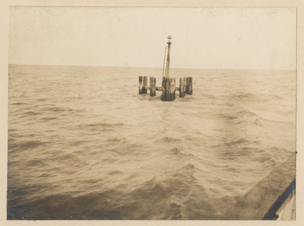 Reeds Point Light, just off the mainland of Dare County, west of Roanoke Island, ca. 1890-1915. Records of the U.S. Coast Guard (RG 26), National Archives- College Park (#45694471)