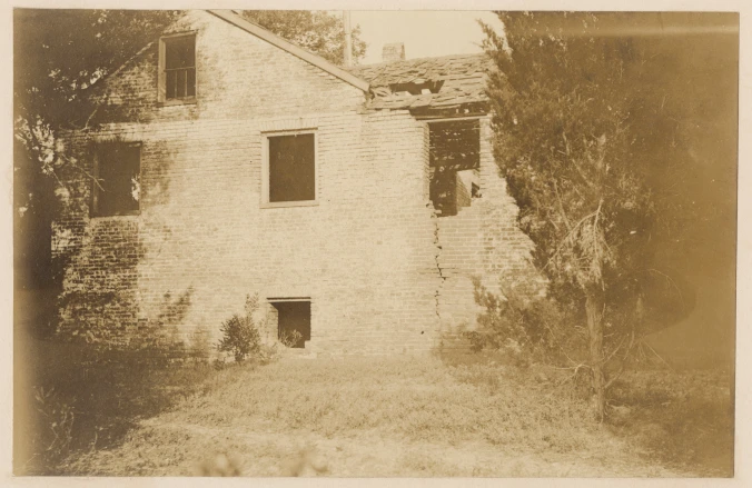 These are the ruins of the keeper’s dwelling at the Price’s Creek Light Station on the Cape Fear River, just upriver of Southport, June 1917. Photo source: Records of the U.S. Coast Guard (RG 26), National Archives- College Park. (#45694445)