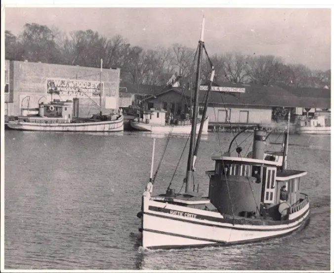 The Hattie Creef at Elizabeth City, N.C., early 20th century. Courtesy, Museum of the Albemarle

