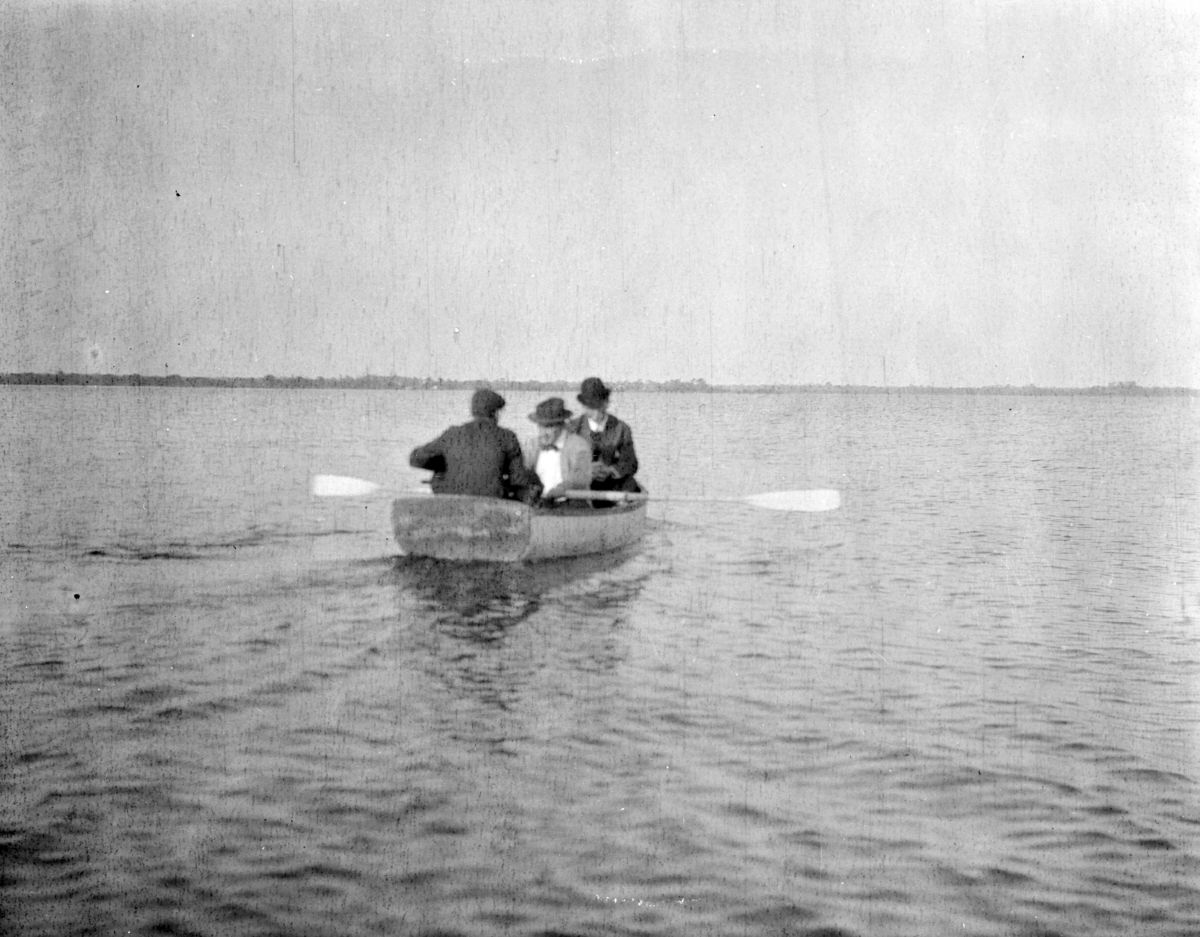 “Bogue Sound and Banks Investigating Party, 1912,” from the Herbert Hutchinson Brimley Photograph Collection, Courtesy of the State Archives of North Carolina.