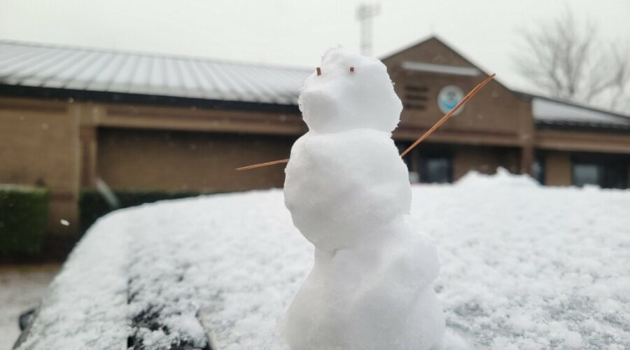 A snowman Jan. 29, 2022, outside the National Weather Service’s office in Newport. Photo: NWS Newport/Morehead City