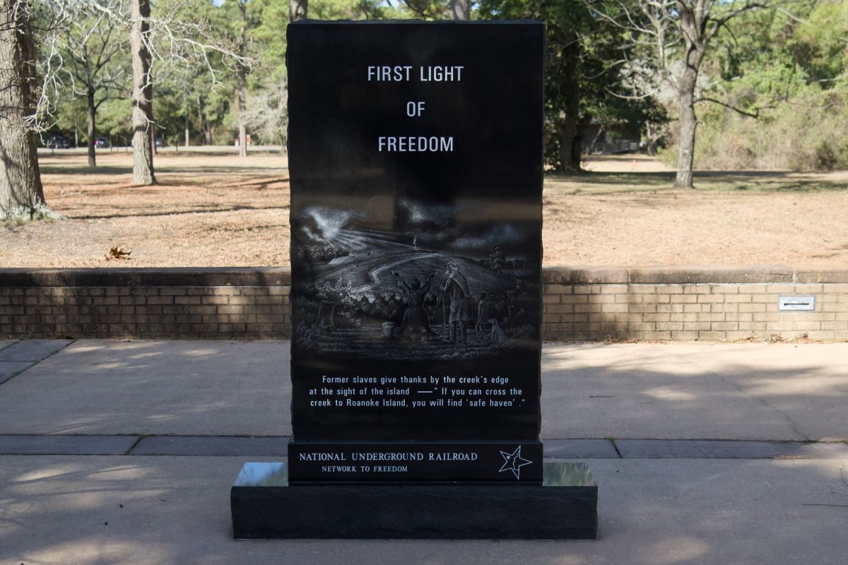 The Freedom Trail begins at the Fort Raleigh National Historic Site visitor center on the northern end of Roanoke Island. Photo: Kip Tabb