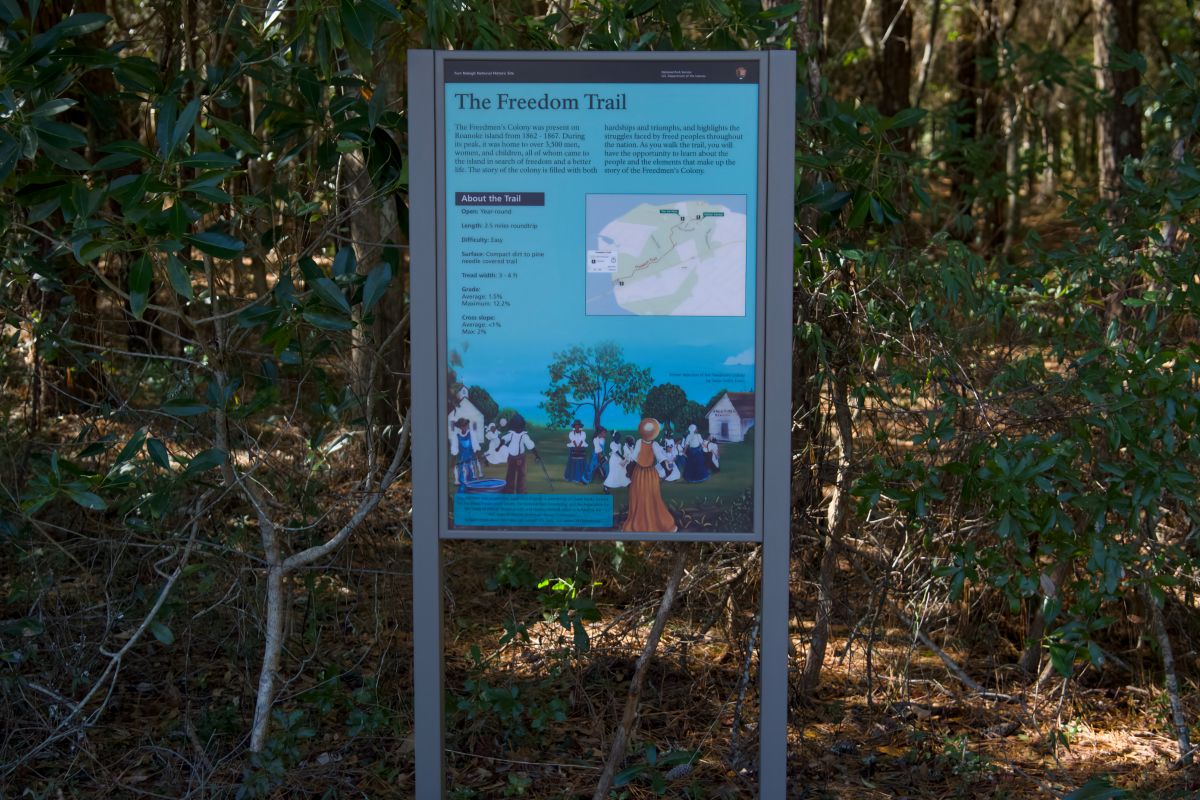 The sign at the Freedom Trail trailhead. An alternative start to the trail is located at the Elizabethan Gardens parking lot. Photo: Kip Tabb