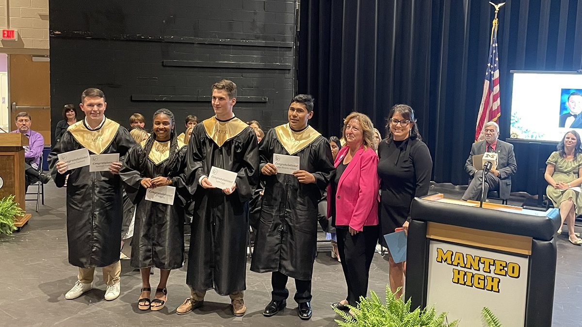 Manteo High School students, from left, Spencer Twiford, Mya Kelly, Samuel Cage, and Julian Alvarez Isidoro receive their scholarship awards alongside 2025 Outer Banks Association of Realtors President Christi Bryant and 2025 Property Management Director Carrie Bateman. Photo: Outer Banks Association of Realtors