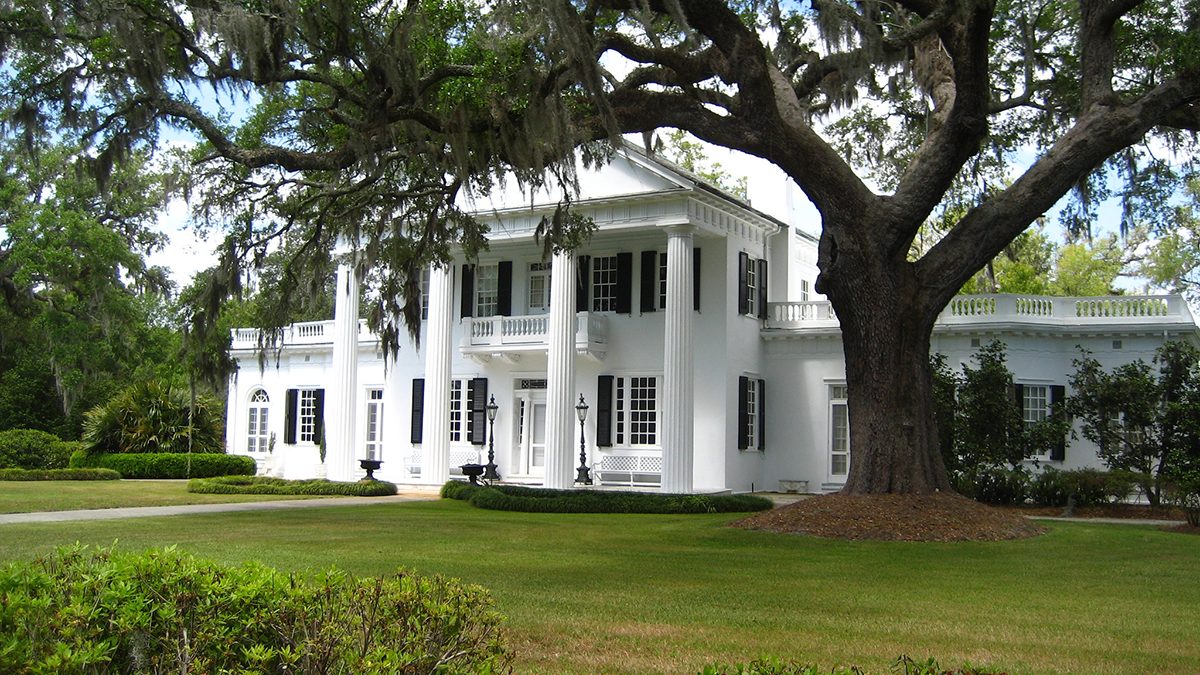 The main house at Orton Plantation on the Cape Fear River in 2007.