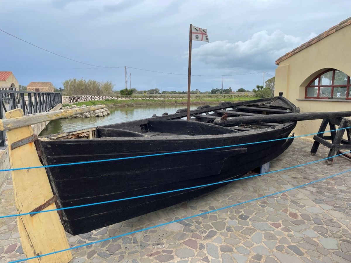 For centuries, until recent decades, the Sardinian mullet fishermen rowed large wooden high-sided canoes similar to the gondolas of Venice. Photo: David Burney