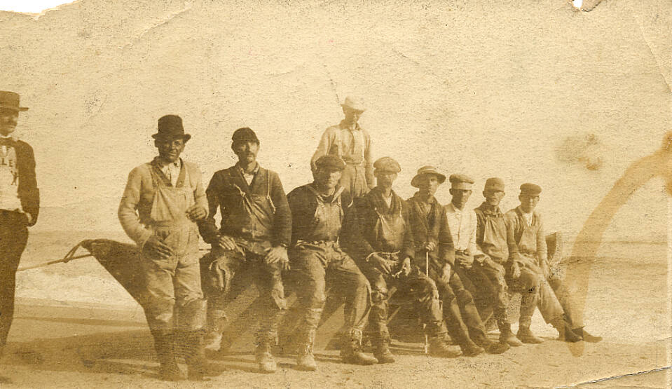 A crew of the William F. Nye Co.’s “oilers” on Hatteras Island ca. 1907. Courtesy, New Bedford Whaling Museum