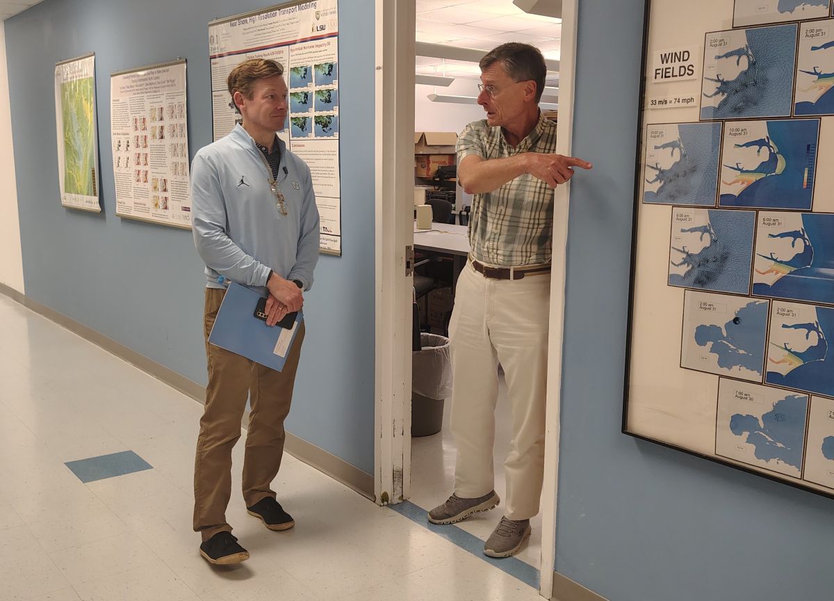 UNC Chancellor Lee H. Roberts speaks with Dr. Rick Luettich, former IMS director and founding director of the UNC Center for Natural Hazards Resilience. Photo: Jennifer Allen