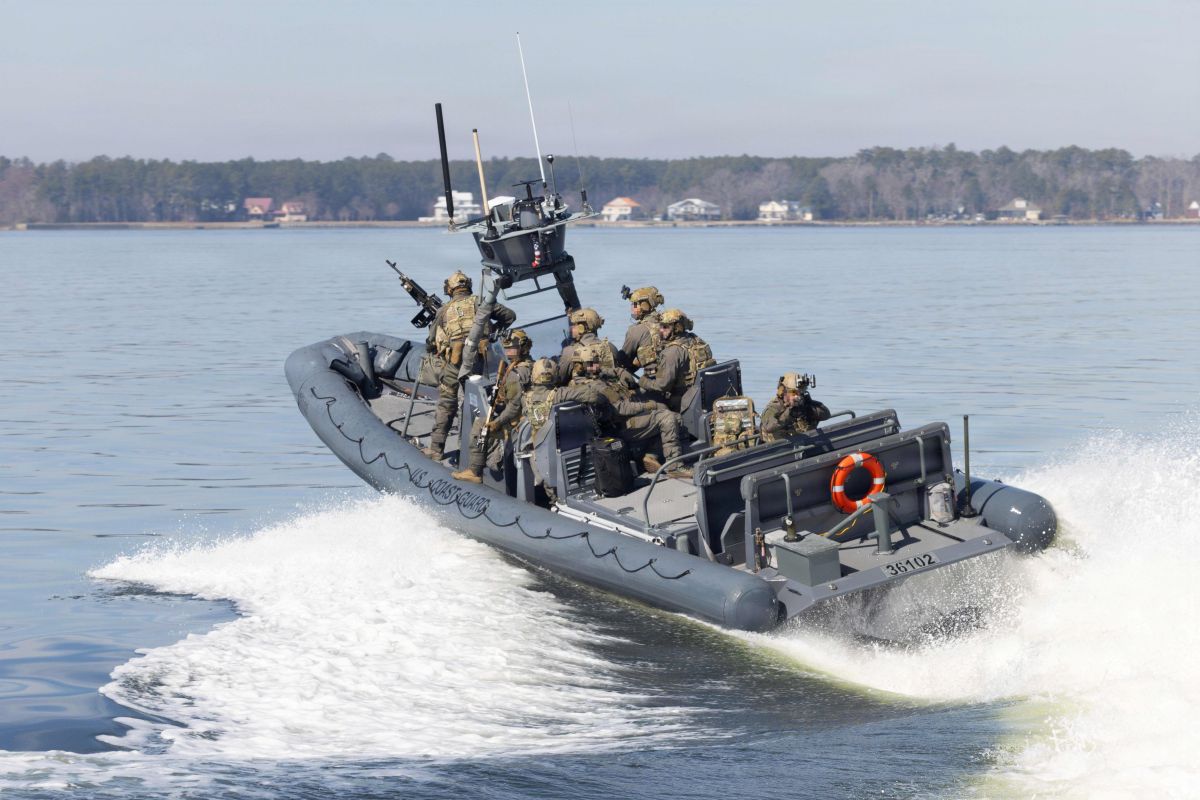 U.S. Coast Guardsmen with the Maritime Security Response Team East conduct formation boat drills during a training exercise in Marine Corps Air Station Cherry Point waterways, North Carolina, Feb. 17, 2026. Photo: MCAS Cherry Point
