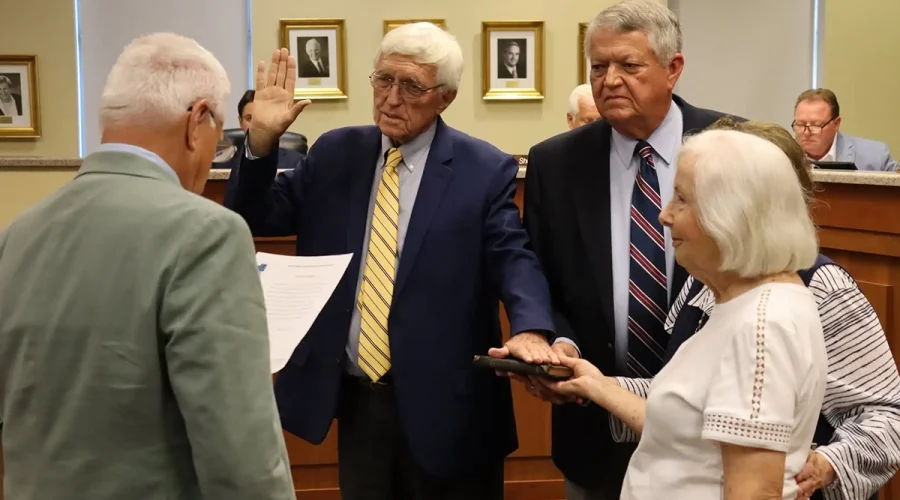 Retired Superior Court Judge Jerry Tillett administers the the oath of office for the North Carolina Coastal Resources Commission during the commission's meeting Aug. 26 in Manteo. Among those assisting is Sen. Norm Sanderson, R-Pamlico, his wife, and Linda Sanderson, and Hollowell's longtime partner, Carolyn Meadows. Photo courtesy of Christina Williams. 
